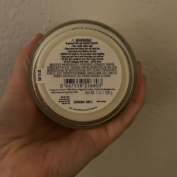 Bath and body works single wick Rose & Lychee candle - Picture 3 of 3